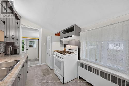 135 Essex Street, Goderich (Goderich (Town)), ON - Indoor Photo Showing Kitchen With Double Sink