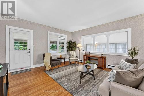 135 Essex Street, Goderich (Goderich (Town)), ON - Indoor Photo Showing Living Room