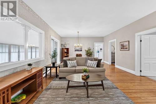 135 Essex Street, Goderich (Goderich (Town)), ON - Indoor Photo Showing Living Room