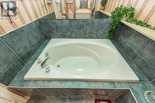 6943 Buttle Station Place, Mississauga, ON - Indoor Photo Showing Bathroom