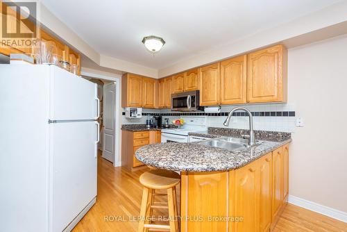 6943 Buttle Station Place, Mississauga, ON - Indoor Photo Showing Kitchen