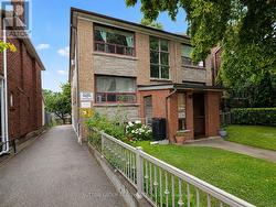 324 LAUDER AVENUE Toronto, ON M6E 3H6