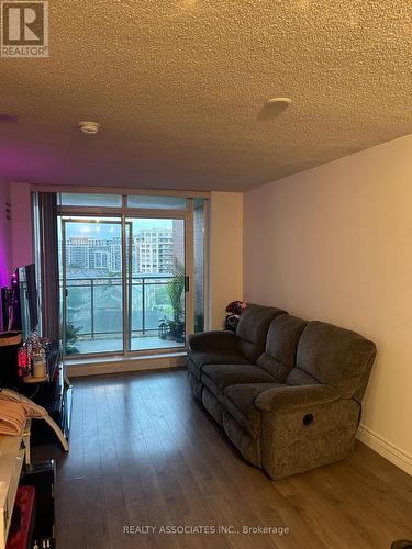 902 - 62 Suncrest Boulevard, Markham, ON - Indoor Photo Showing Living Room