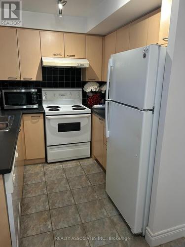 902 - 62 Suncrest Boulevard, Markham, ON - Indoor Photo Showing Kitchen