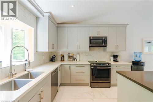 95 Chipmunk Lane, Magnetawan, ON - Indoor Photo Showing Kitchen With Double Sink With Upgraded Kitchen
