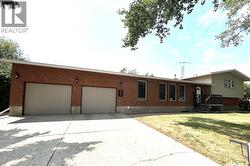 205 Schaefer STREET Richmound, SK S0N 2E0
