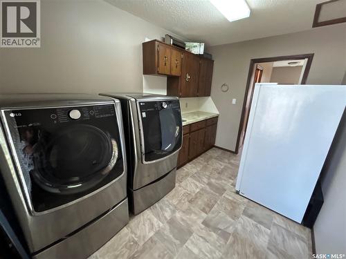 205 Schaefer Street, Richmound, SK - Indoor Photo Showing Laundry Room