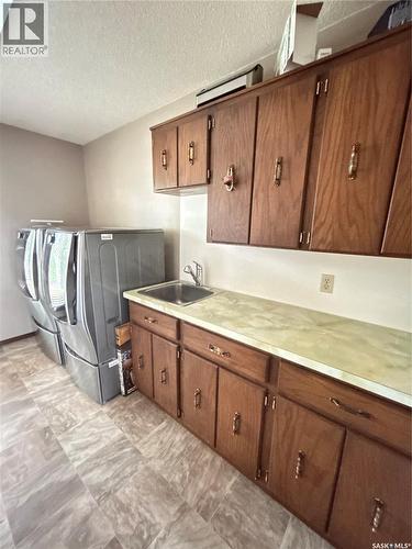 205 Schaefer Street, Richmound, SK - Indoor Photo Showing Laundry Room