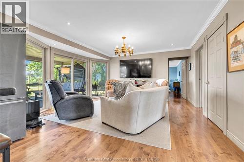 4979 Lambton Line, Dawn-Euphemia, ON - Indoor Photo Showing Living Room