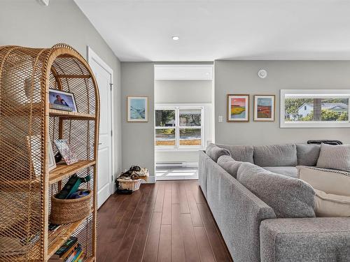28 Pine Grove Drive, Halifax, NS - Indoor Photo Showing Living Room