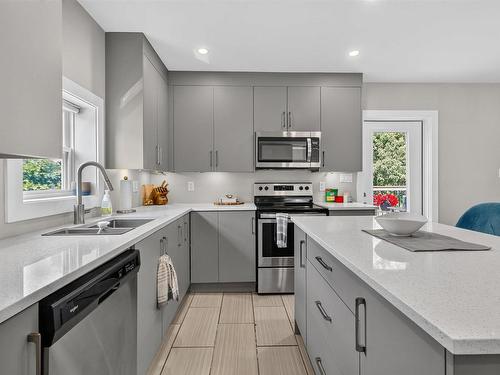 28 Pine Grove Drive, Halifax, NS - Indoor Photo Showing Kitchen With Double Sink With Upgraded Kitchen