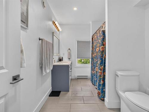 28 Pine Grove Drive, Halifax, NS - Indoor Photo Showing Bathroom