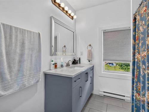 28 Pine Grove Drive, Halifax, NS - Indoor Photo Showing Bathroom