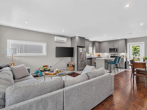 28 Pine Grove Drive, Halifax, NS - Indoor Photo Showing Living Room