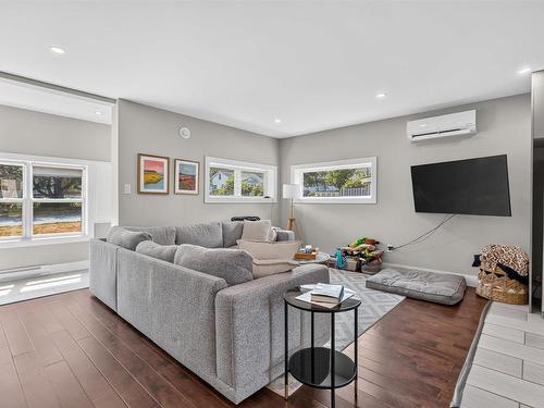 28 Pine Grove Drive, Halifax, NS - Indoor Photo Showing Living Room