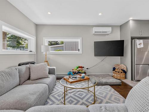 28 Pine Grove Drive, Halifax, NS - Indoor Photo Showing Living Room