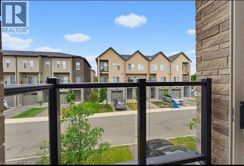 Contemporary glass balcony railing with a black metal frame - 16 Raspberry Lane, Hamilton, ON - Outdoor