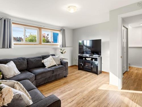 7 Shoreview Drive, Eastern Passage, NS - Indoor Photo Showing Living Room