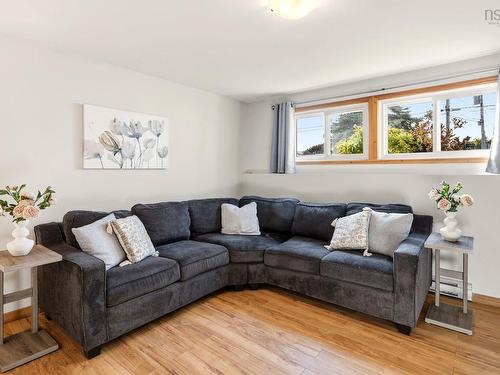7 Shoreview Drive, Eastern Passage, NS - Indoor Photo Showing Living Room