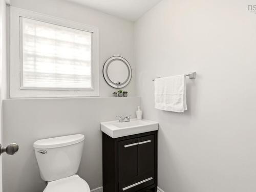 7 Shoreview Drive, Eastern Passage, NS - Indoor Photo Showing Bathroom