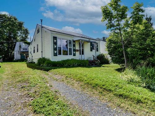 27 Highland Drive  New Glasgow, NS B2H 4C3