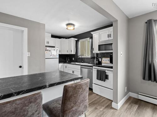 3 Osborne Avenue, Dartmouth, NS - Indoor Photo Showing Kitchen