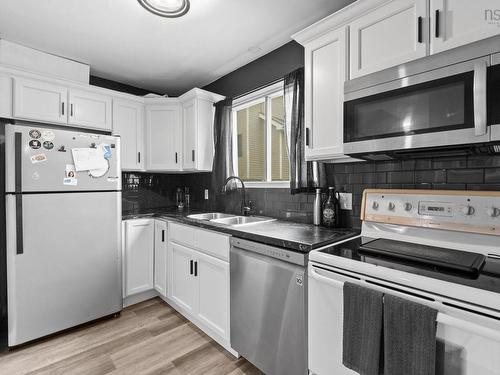 3 Osborne Avenue, Dartmouth, NS - Indoor Photo Showing Kitchen With Double Sink