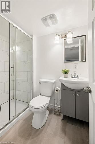 714 Frederick Street, Kitchener, ON - Indoor Photo Showing Bathroom
