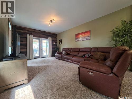 304 4Th Avenue Se, Swift Current, SK - Indoor Photo Showing Living Room
