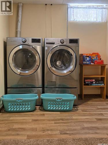 304 4Th Avenue Se, Swift Current, SK - Indoor Photo Showing Laundry Room