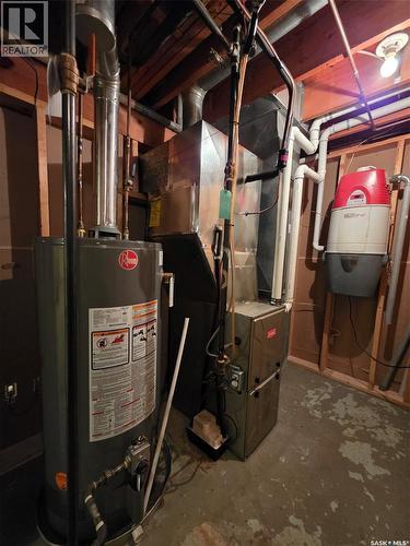 304 4Th Avenue Se, Swift Current, SK - Indoor Photo Showing Basement