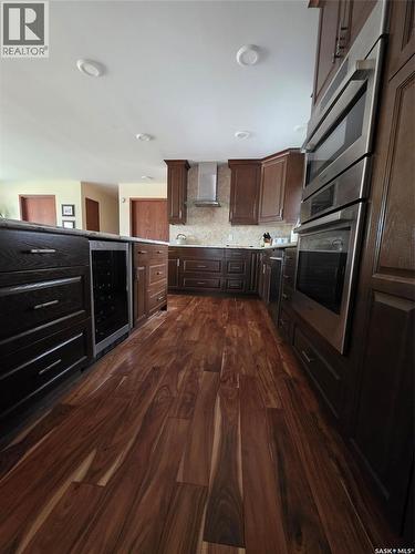 304 4Th Avenue Se, Swift Current, SK - Indoor Photo Showing Kitchen