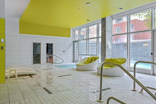 Pool - 759-1414 Rue Chomedey, Montréal (Ville-Marie), QC - Indoor Photo Showing Other Room With In Ground Pool