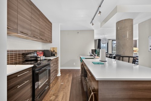Kitchen - 759-1414 Rue Chomedey, Montréal (Ville-Marie), QC - Indoor Photo Showing Kitchen With Upgraded Kitchen