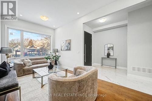 75 Kenilworth Avenue, Toronto, ON - Indoor Photo Showing Living Room