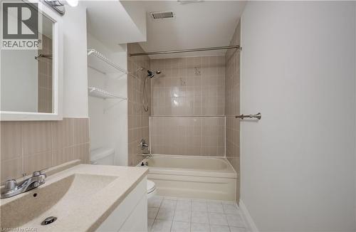 Four-piece bath in lower unit. - 197 Southwood Drive, Kitchener, ON - Indoor Photo Showing Bathroom