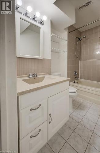 197 Southwood Drive, Kitchener, ON - Indoor Photo Showing Bathroom