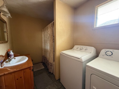 Bathroom - 14 2E Rue S., Béarn, QC - Indoor Photo Showing Laundry Room