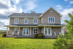 8 Ch. Renaud  Les Îles-De-La-Madeleine, QC G4T 0G1