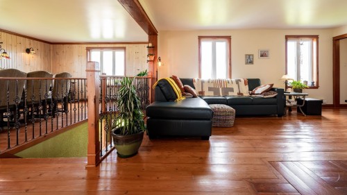 Salon - 8 Ch. Renaud, Les Îles-De-La-Madeleine, QC - Indoor Photo Showing Living Room