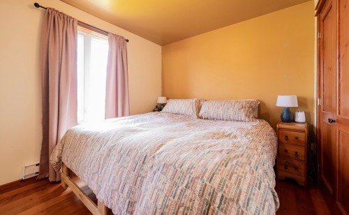 Chambre à coucher - 8 Ch. Renaud, Les Îles-De-La-Madeleine, QC - Indoor Photo Showing Bedroom
