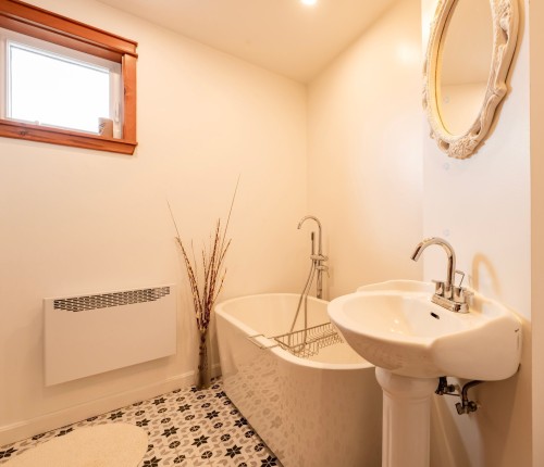 Salle de bains - 8 Ch. Renaud, Les Îles-De-La-Madeleine, QC - Indoor Photo Showing Bathroom