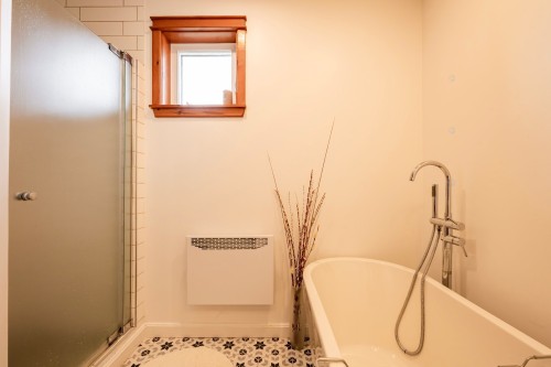 Salle de bains - 8 Ch. Renaud, Les Îles-De-La-Madeleine, QC - Indoor Photo Showing Bathroom