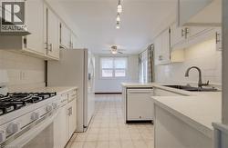 Efficient layout. Gas range. - 