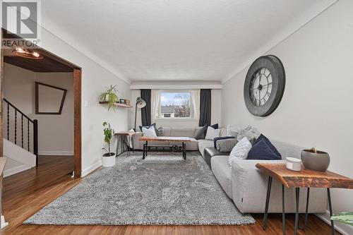 1126 Woodroffe Avenue, Ottawa, ON - Indoor Photo Showing Living Room