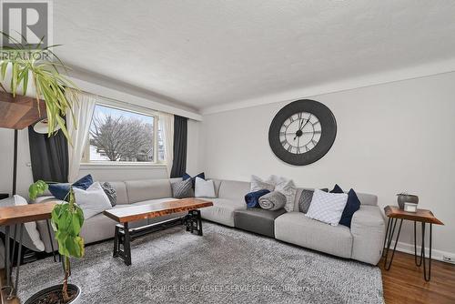 1126 Woodroffe Avenue, Ottawa, ON - Indoor Photo Showing Living Room