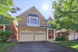 45 Mae Brooks Drive  Newmarket, ON L3X 3G8
