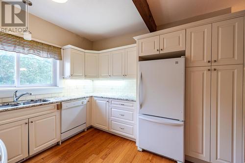 1805 Shore Rd, Richard'S Landing, ON - Indoor Photo Showing Kitchen With Double Sink