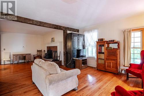 1805 Shore Rd, Richard'S Landing, ON - Indoor Photo Showing Living Room