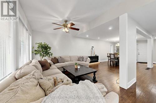 32 Hillpath Crescent, Brampton, ON - Indoor Photo Showing Living Room